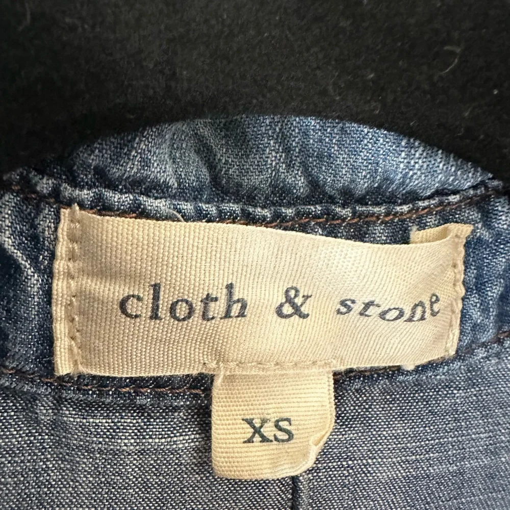 Cloth & Stone Chambray Slit Back Button Down Shirt - Picture 3 of 7